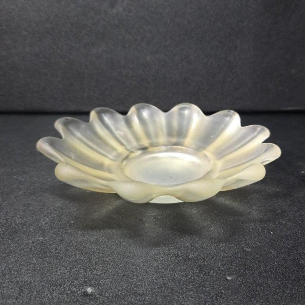 Frosted Clear Petal‎ Design Trinket Dish, Vintage Floral Plate, Made In USA Tray - Picture 3 of 11